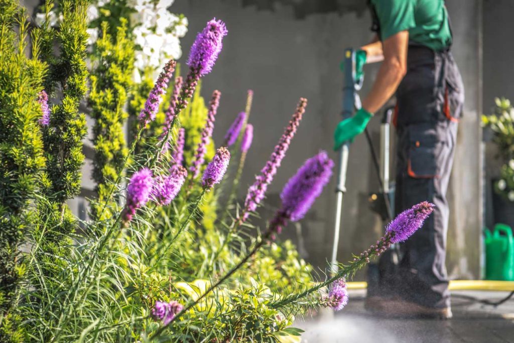 nettoyer son jardin et ses meubles d'extérieurs