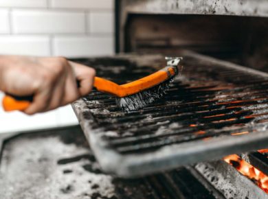 le nettoyage de votre barbecue entre deux cuissons