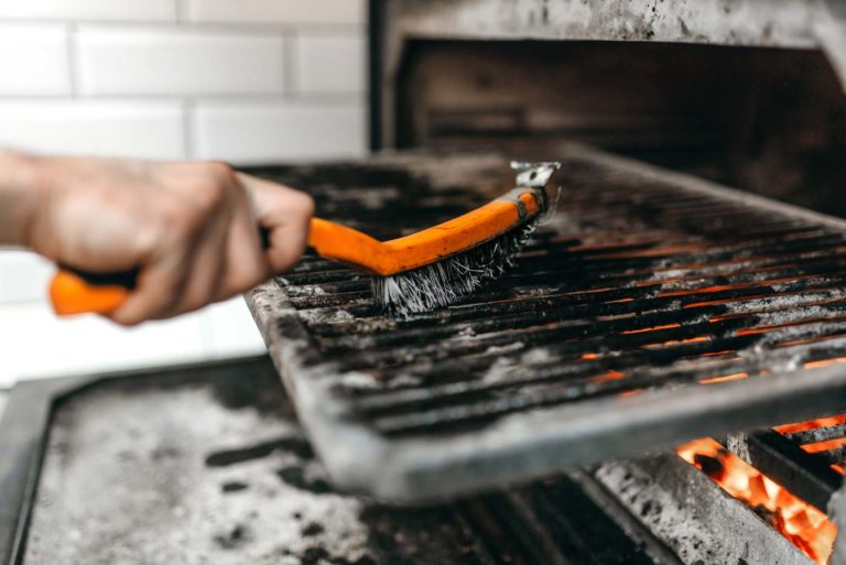 le nettoyage de votre barbecue entre deux cuissons