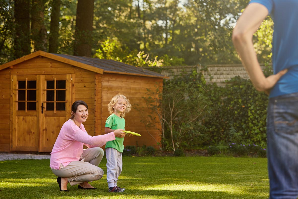 lasurer un abri de jardin bois