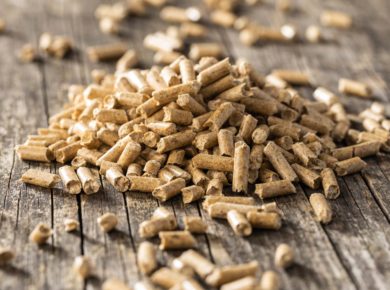 Comment faire brûler des granulés dans un poêle à bois ?