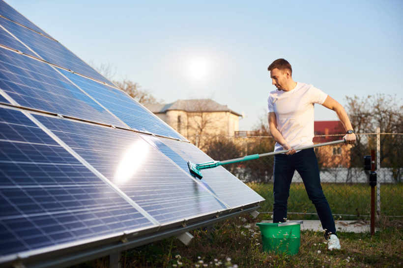 Comment bien nettoyer ses panneaux solaires