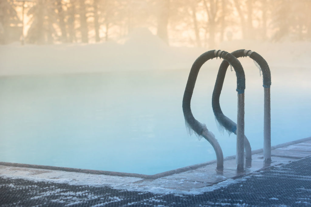 réussir l'hivernage de sa piscine : conseils