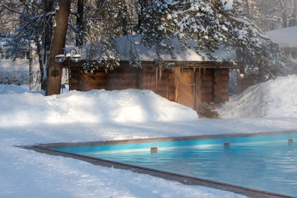 hivernage d'une piscine : les erreurs à éviter