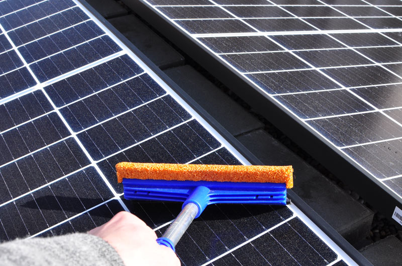 le nettoyage des panneaux solaires
