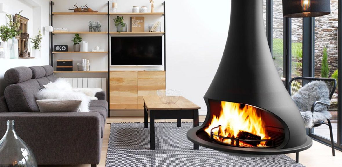 Poêle à bois suspendu : design et tendance pour votre salon