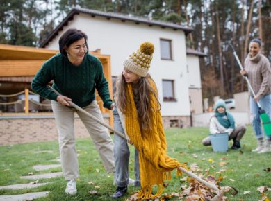 astuces et conseils pour ramasser les feuilles morts du jardin