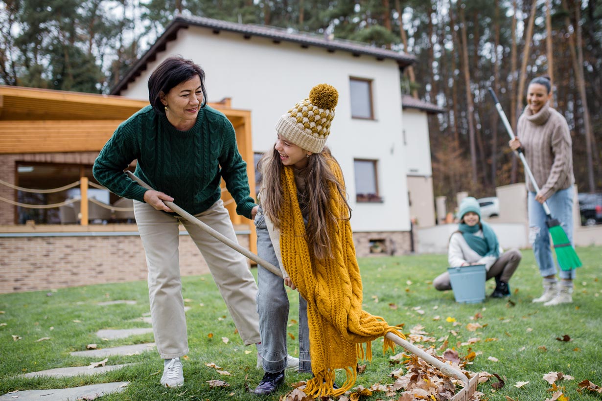 Outils pour ramasser les feuilles mortes au jardin - Truffaut 