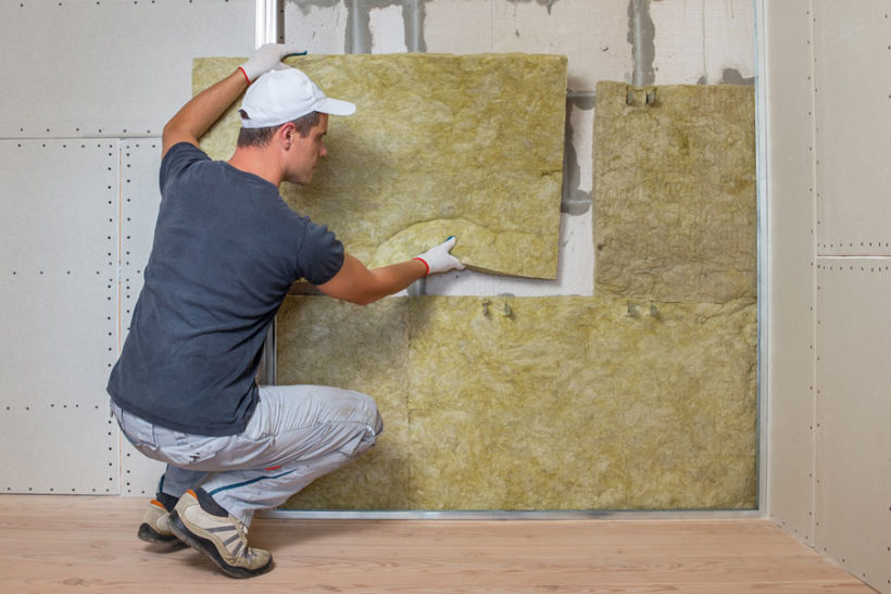 isler les murs intérieurs d'une maison