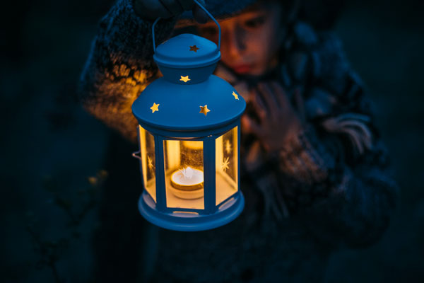 des lanternes pour vos illuminations de Noël dans votre jardin