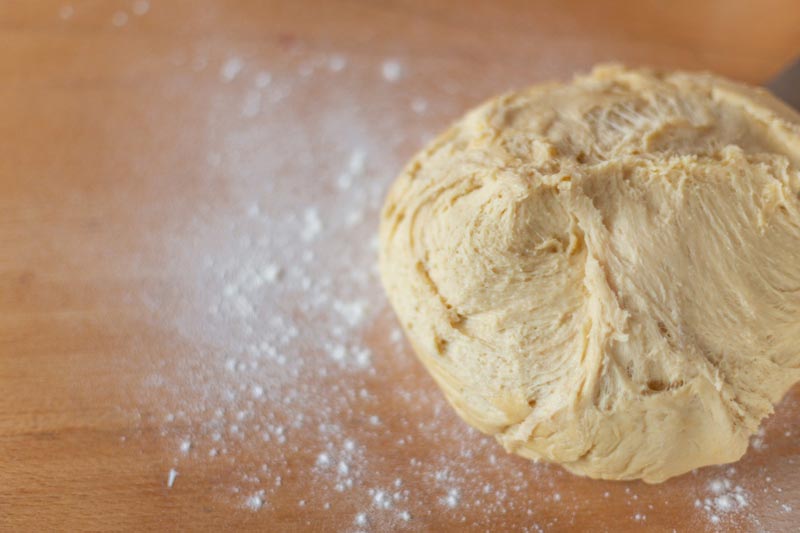 bien réussir la pâte des mannele pour des brioches croustillantes