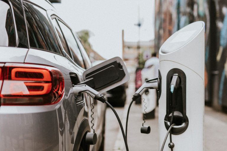 une borne de recharge pour voiture à domicile