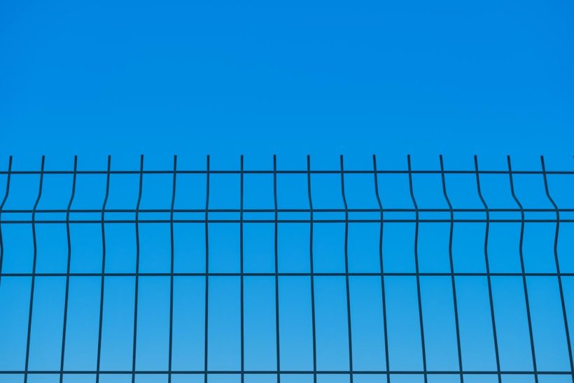 Grillage rigide : comment poser facilement votre future clôture