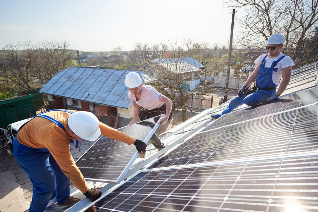 Installer des panneaux solaires, que dit la loi et quelles démarches ?