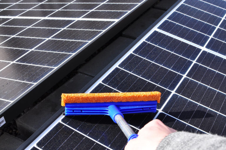 comment nettoyer des panneaux solaires ?