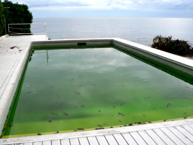 L'eau de votre piscine verte fluo après un orage, voici pourquoi !