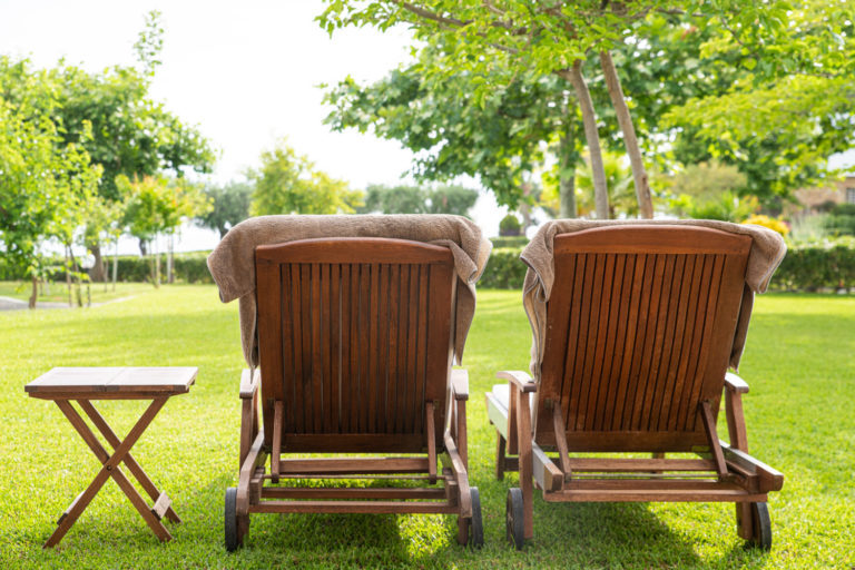 comment bien choisir votre chaise longue parfaite ?