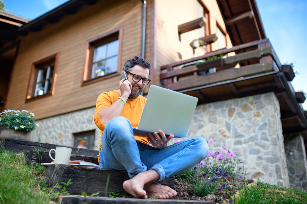 transformez votre jardin en bureau pour un télétravail parfait cet été