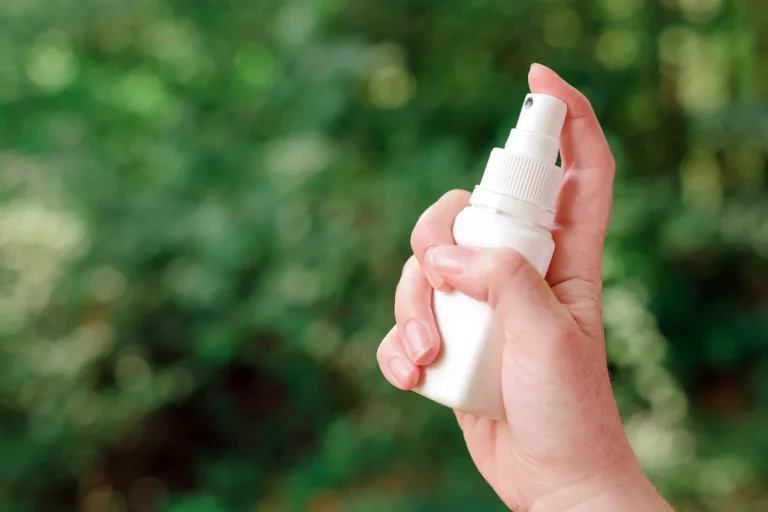 un spray Anti-Insectes efficace et naturel à la maison