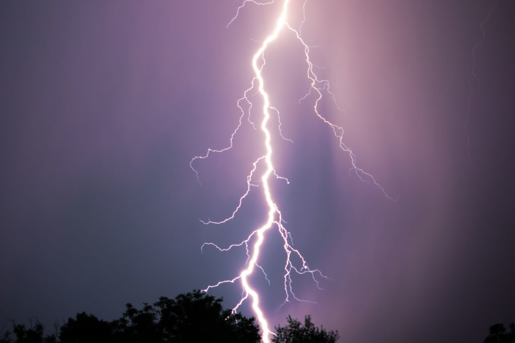 Alerte orages extrêmes : comment devez-vous réagir ?