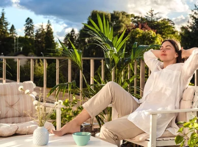 Dites adieu à la chaleur sur votre balcon avec ces 5 astuces incontournables