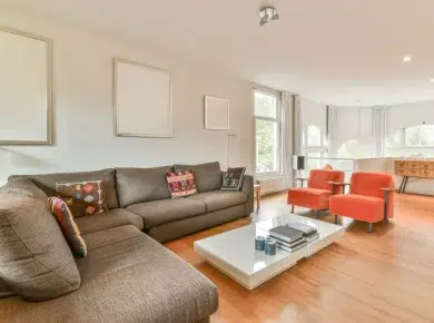 Transformez votre salon en un espace épuré avec ces 7 conseils