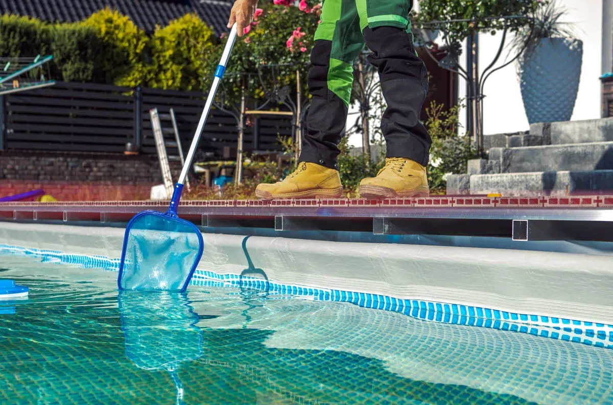 5 conseils pour entretenir parfaitement votre piscine en septembre