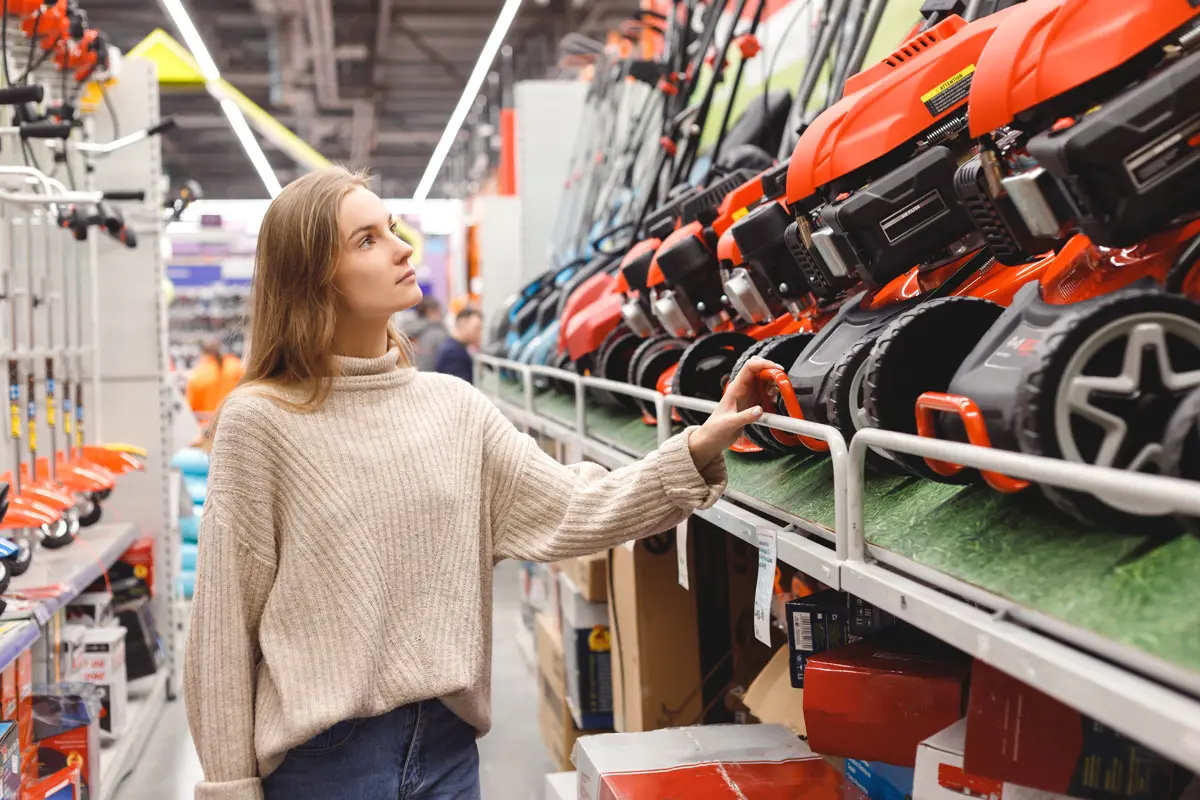 Est ce le bon moment pour acheter votre tondeuse ? Quels sont les prix chez les grandes enseignes ?