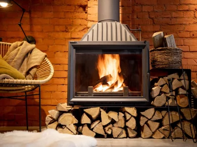Découvrez les secrets pour bien sécher votre bois de chauffage avant l'hiver