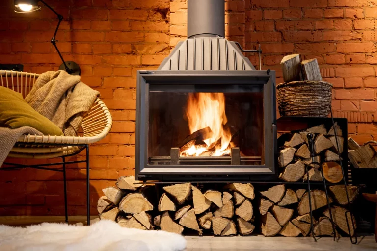 Découvrez les secrets pour bien sécher votre bois de chauffage avant l'hiver