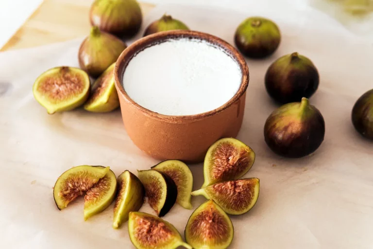 des figues rôties sur yaourt grec