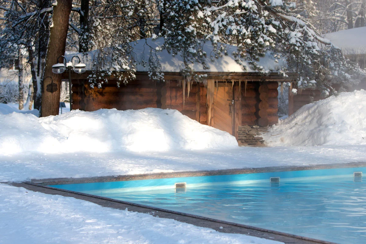 C'est l'heure de l'hivernage pour votre piscine : les 5 conseils à retenir