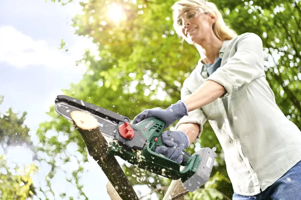 Vente de tronçonneuse d'élagage outil de coupe et entretien jardin