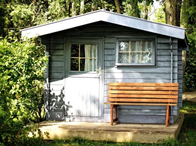 Comment choisir l'épaisseur idéale des murs de votre abri de jardin en bois ?