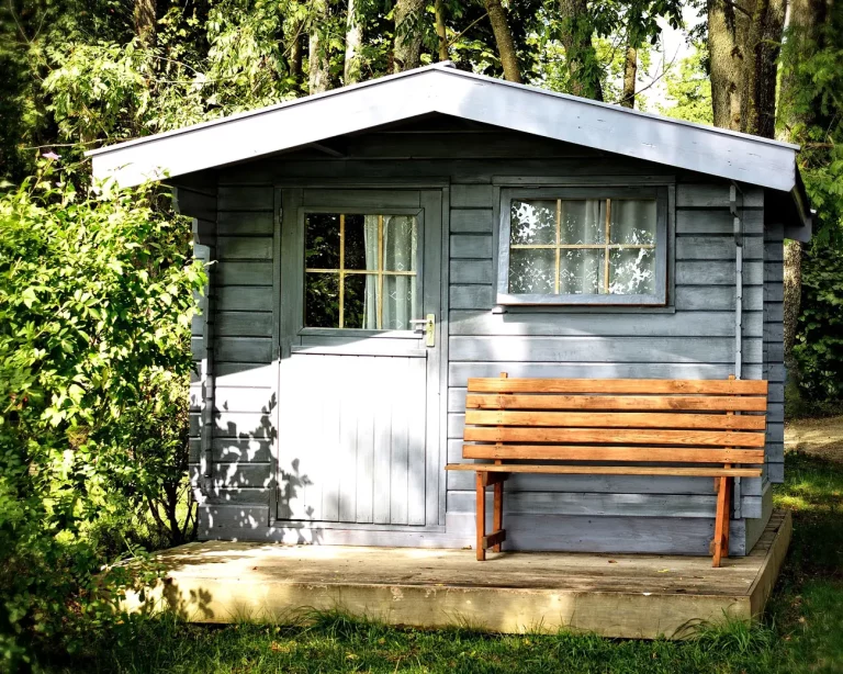 Comment choisir l'épaisseur idéale des murs de votre abri de jardin en bois ?