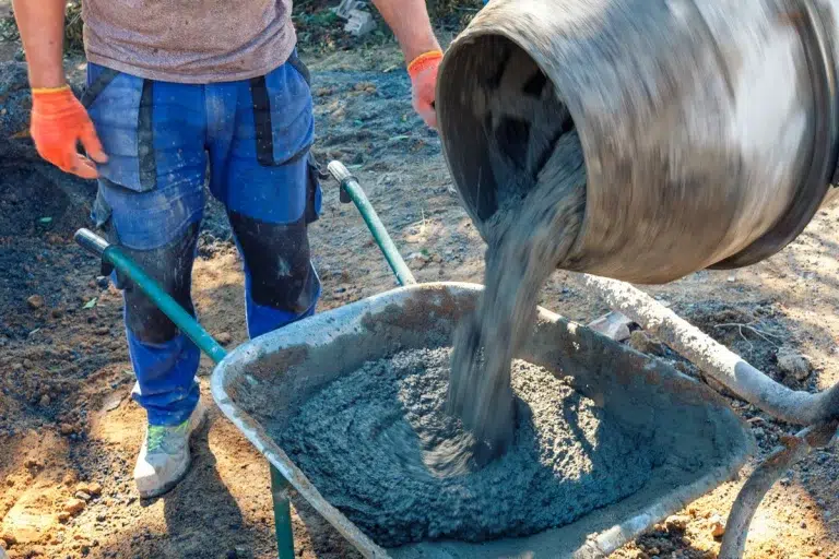 Comment construire votre petit abri de jardin en parpaing pour vos outils ?