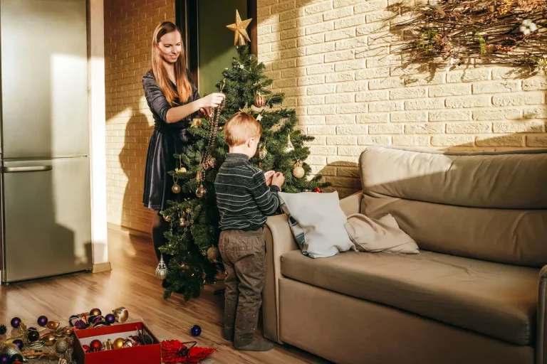 Pourquoi le cache-pied de sapin est essentiel pour votre déco de Noël ?