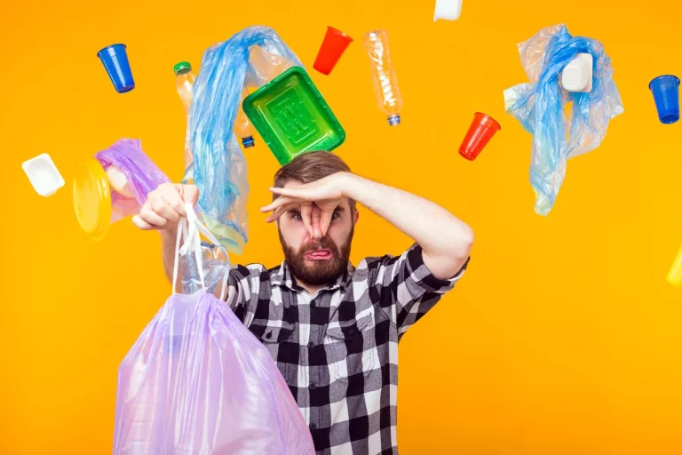 Éliminez définitivement les odeurs de vos poubelles : mes 5 astuces