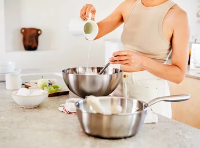 Comment éviter la peau sur le lait chaud ? Découvrez cette technique toute simple