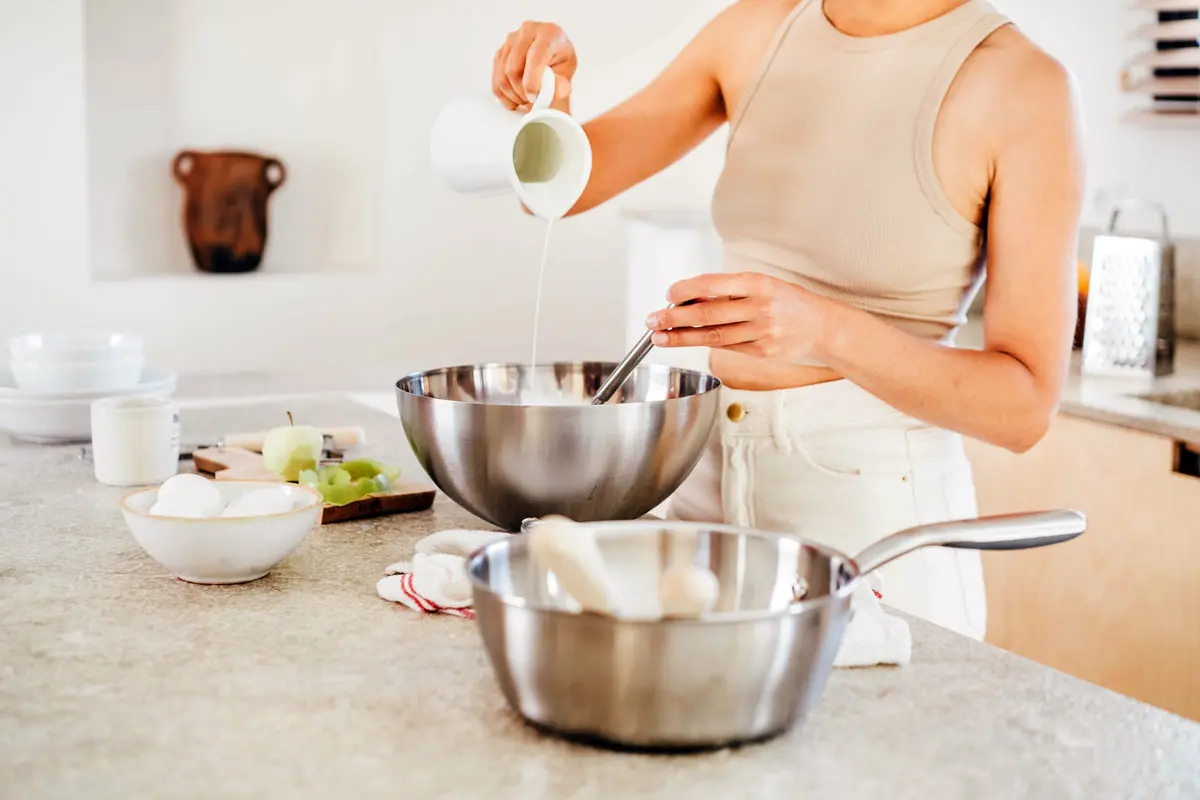 Comment éviter la peau sur le lait chaud ? Découvrez cette technique toute simple