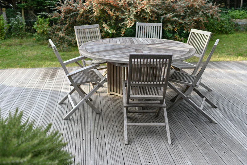 Comment nettoyer votre mobilier de jardin avant l'hiver ?