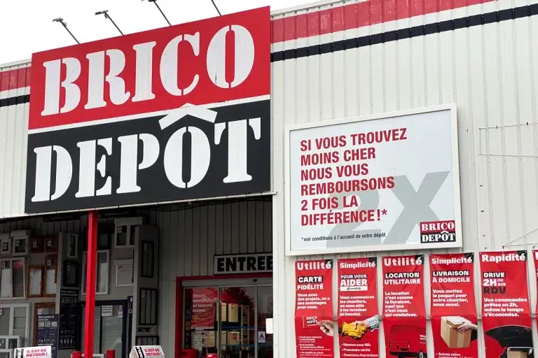 Brico Dépôt vs Lidl : où acheter votre borne électrique pour votre voiture ?