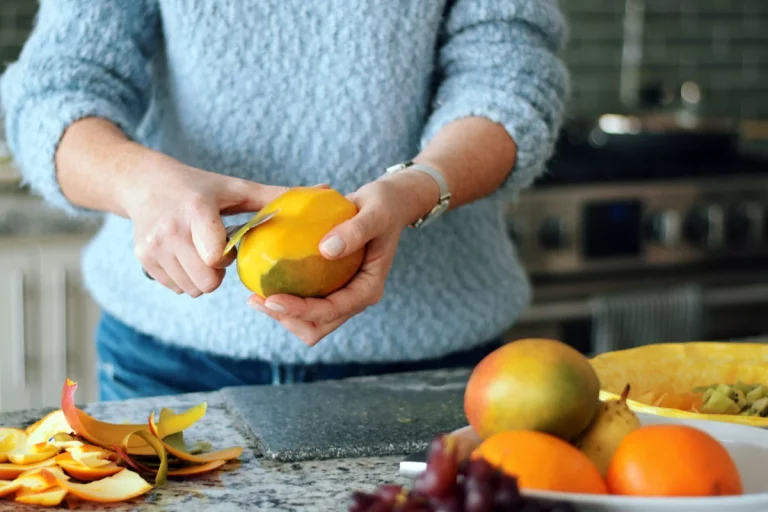 Transformez vos pelures de fruits en engrais très facilement