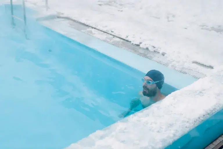 Entretien de votre piscine en décembre : les 5 travaux essentiels à ne pas oublier