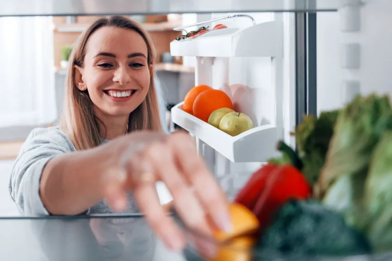 Optimisez l'espace dans votre frigo : fruit, légumes etc. comment bien les ranger