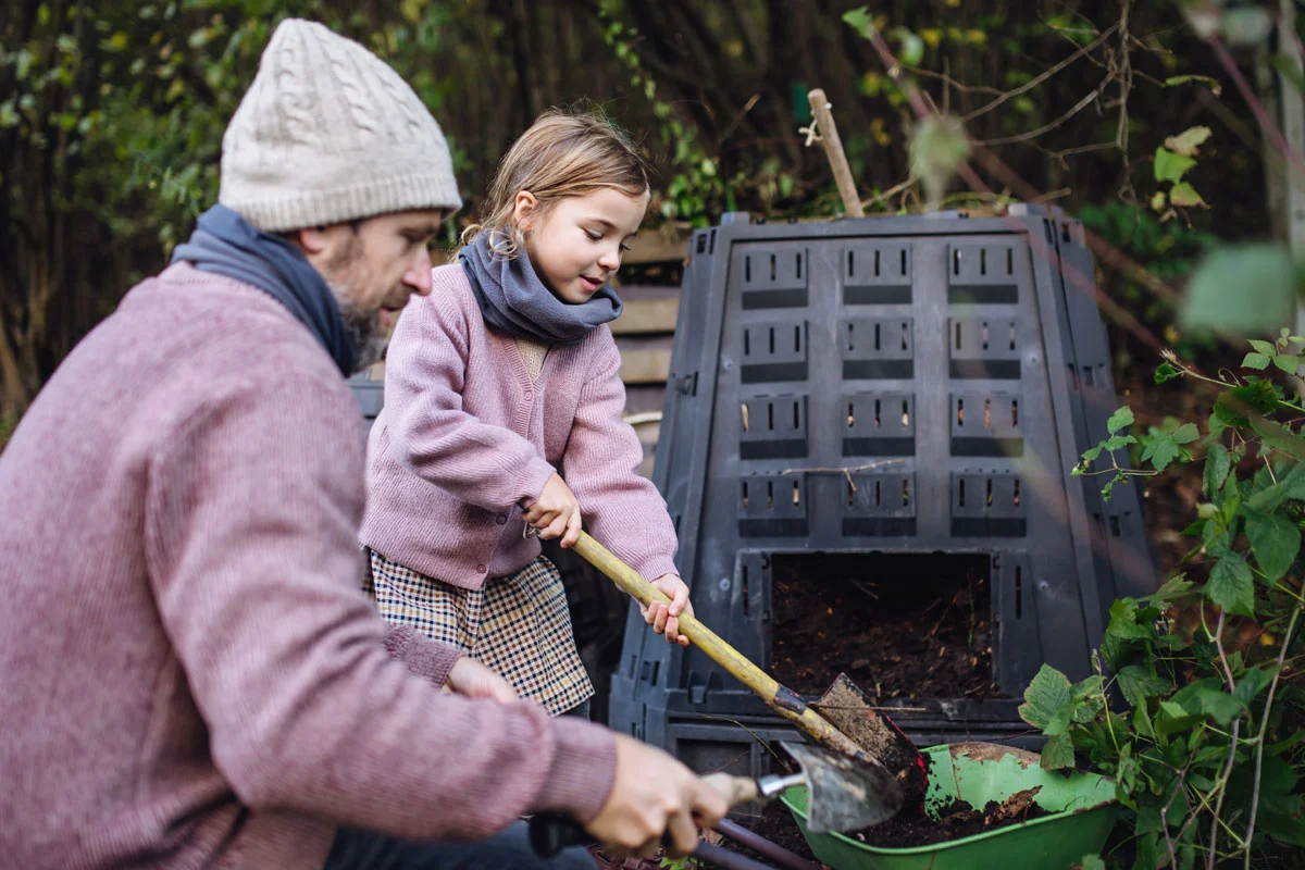 Évitez ces 5 endroits pour installer votre composteur dans le jardin