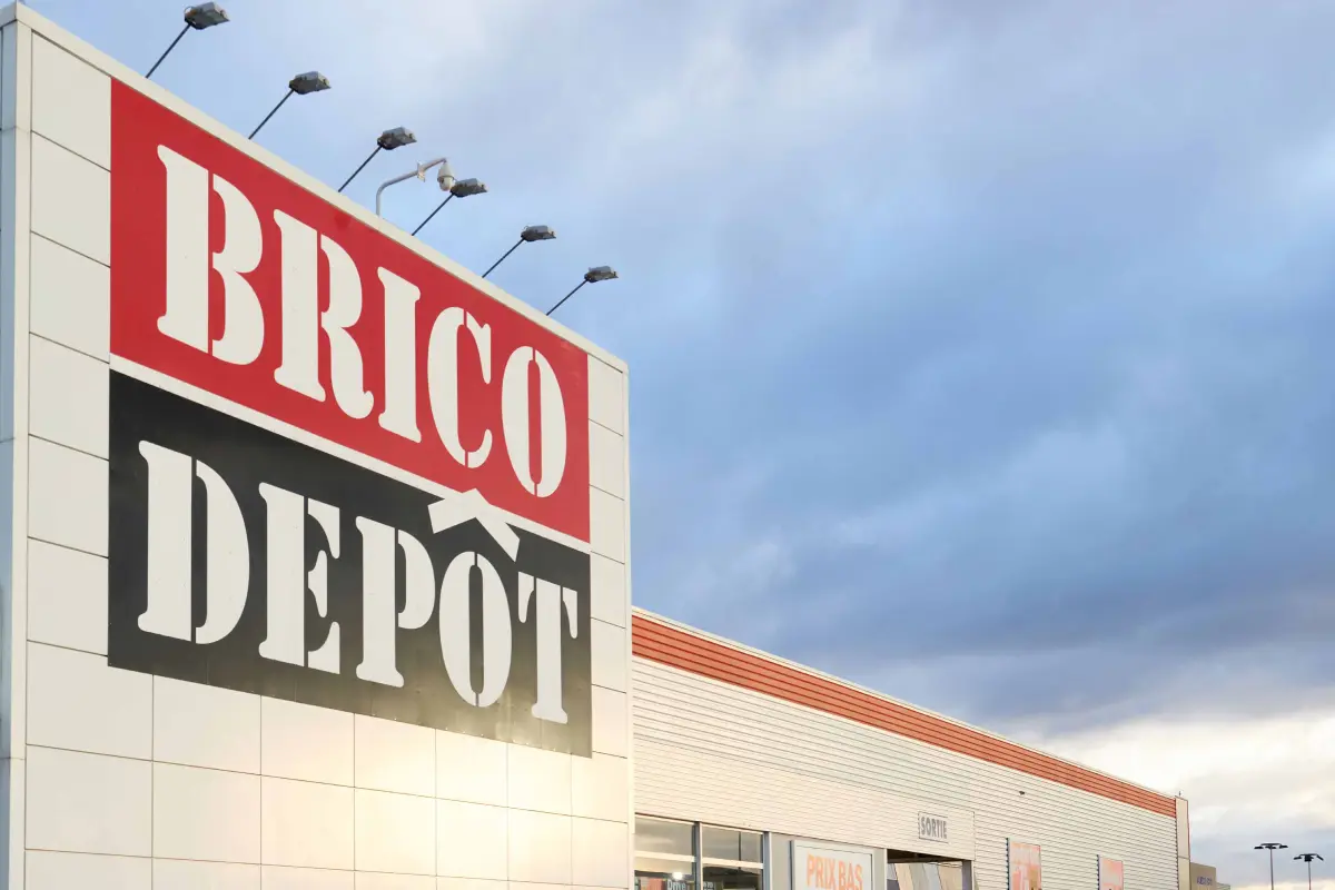 Brico dépôt démocratise le photovoltaique avec ce kit solaire autonome bifacial photovoltaïque de 420 WC