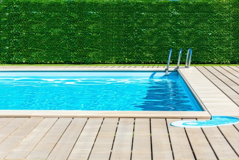 Installer une piscine sans exploser sa facture d’eau : astuces récup’ et économies