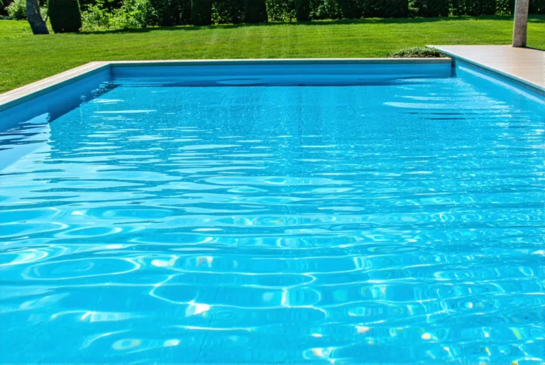 Quel est le meilleur moment pour faire construire sa piscine (et payer moins cher) ?