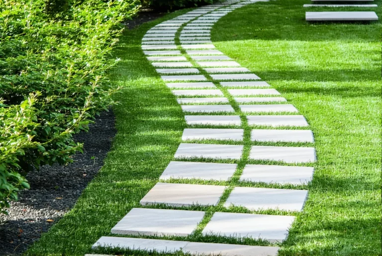 Dalle béton à sec : mode d’emploi pour un sentier de jardin écolo
